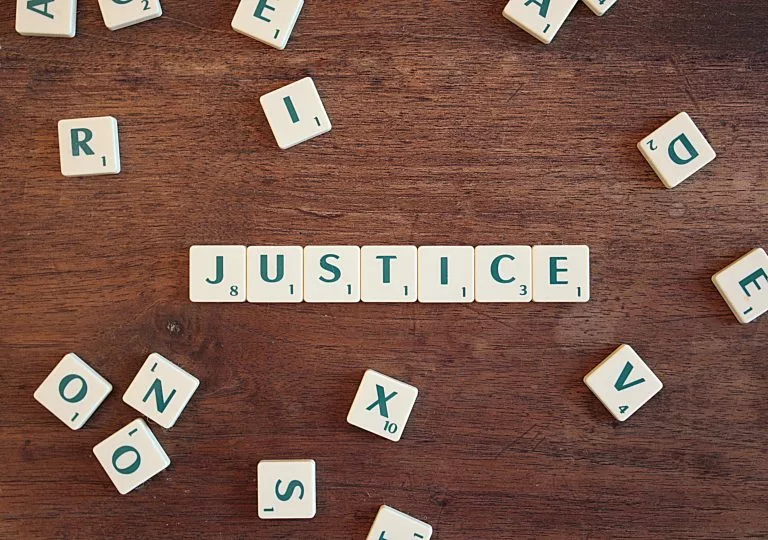 Justice, Recht, rechtstexte