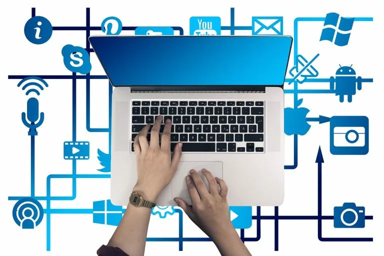 Laptop, Arbeit. In diesem Artikel erklären wir alles zum Thema