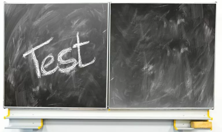 Zwei Seiten einer Tafel, Test, Prüfung A- und B-Seite