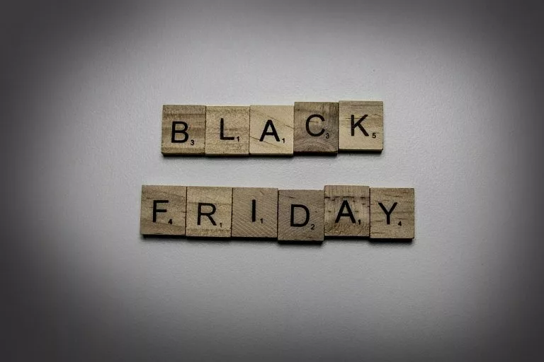 Das Wort âBlack Fridayâ ist buchstabiert.
